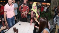 Perayaan Cap Go Meh, Wali Kota Tanjungpinang Berbagi Angpao