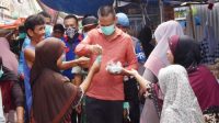 Genius Umar Bagikan Masker Gratis